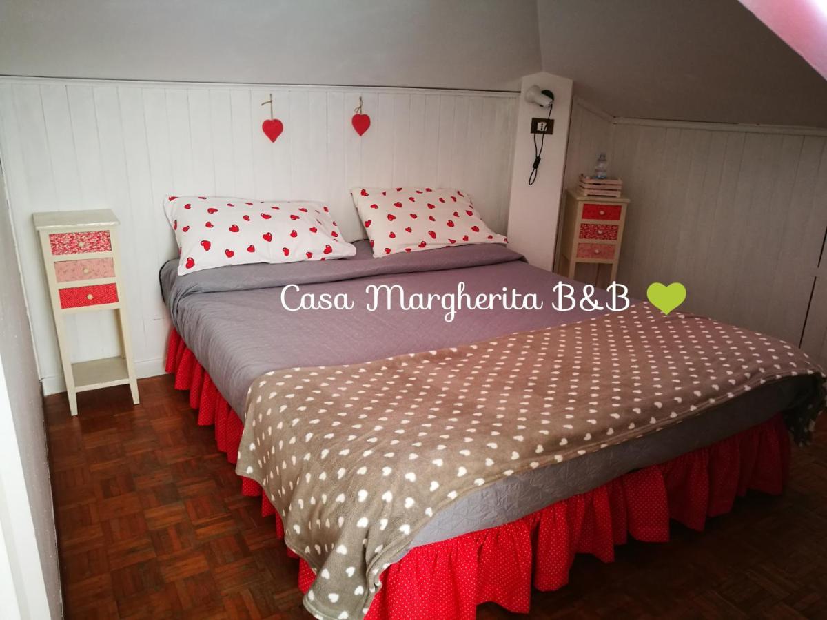 Casa Margherita Affittacamere B&B ฟอลลอนนีกา ภายนอก รูปภาพ
