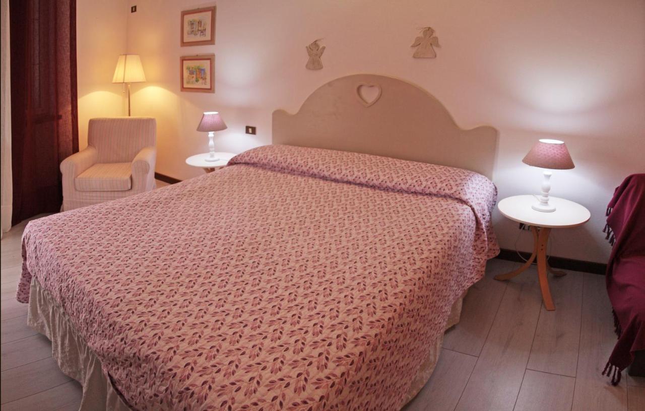 Casa Margherita Affittacamere B&B ฟอลลอนนีกา ภายนอก รูปภาพ