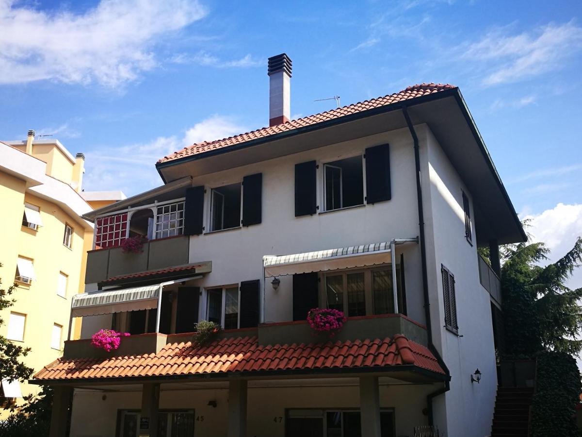 Casa Margherita Affittacamere B&B ฟอลลอนนีกา ภายนอก รูปภาพ