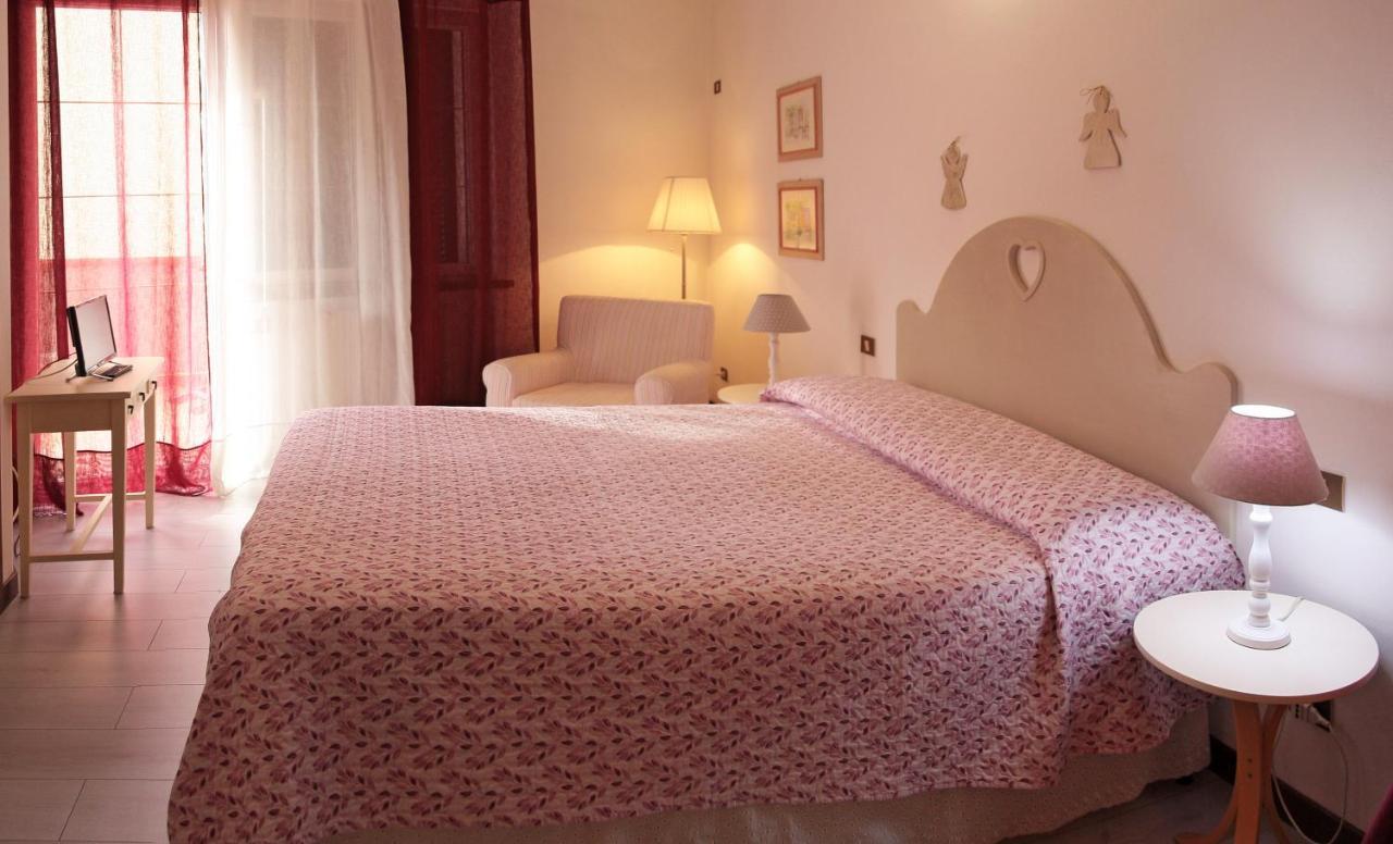 Casa Margherita Affittacamere B&B ฟอลลอนนีกา ภายนอก รูปภาพ